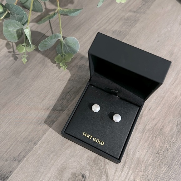 14Kt Gold Pearl Earrings - Picture 1 of 4